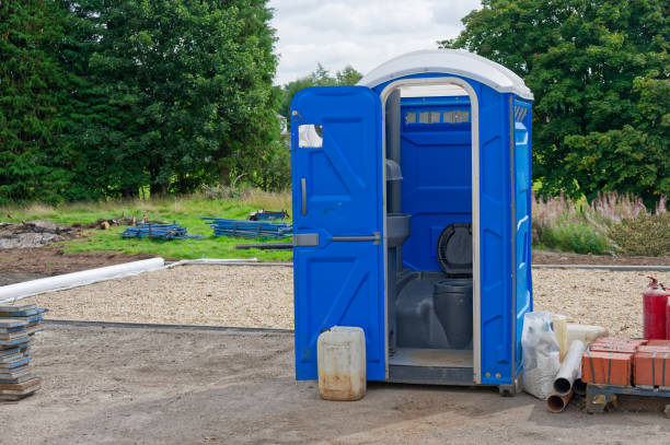 Best Deluxe Portable Toilet Rental in Lewistown, IL